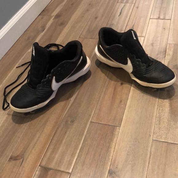 Men’s Nike baseball cleats - Picture 2 of 7